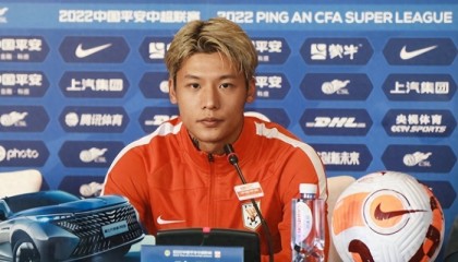 一手资讯-他曾两次被球迷视为鲁能离队热门，如今却依然能留队，值得期待|陈蒲|中超|重庆|邵佳一|国足_新浪体育_新浪新闻