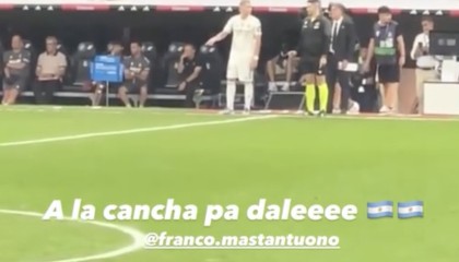 篮球比赛-F1车手科拉平托现身伯纳乌，为马斯坦托诺皇马首秀送上祝福